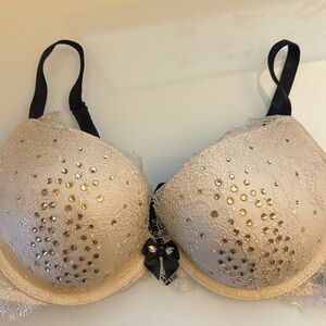 Victoria’s Secret NWOT Strappy Push-up Bra